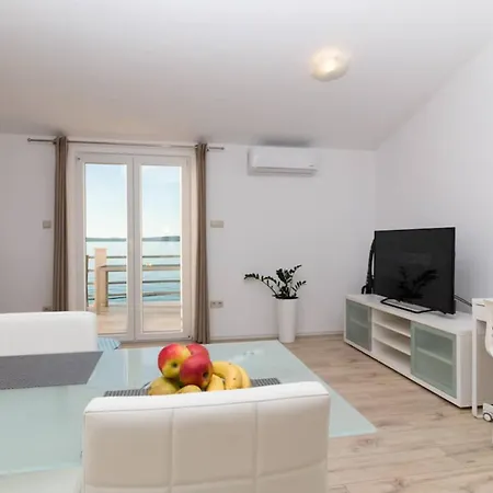 Seafront, Top Floor