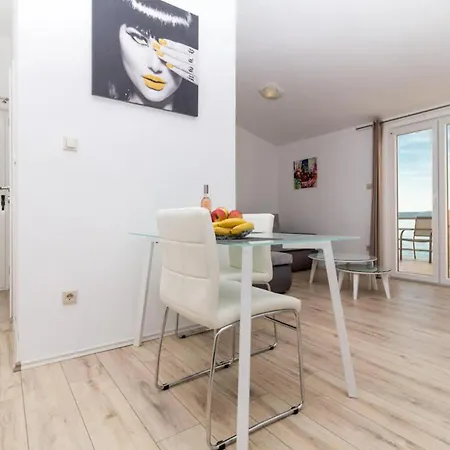 Seafront, Top Floor
